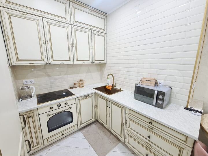 2-к. квартира, 52 м², 4/17 эт.