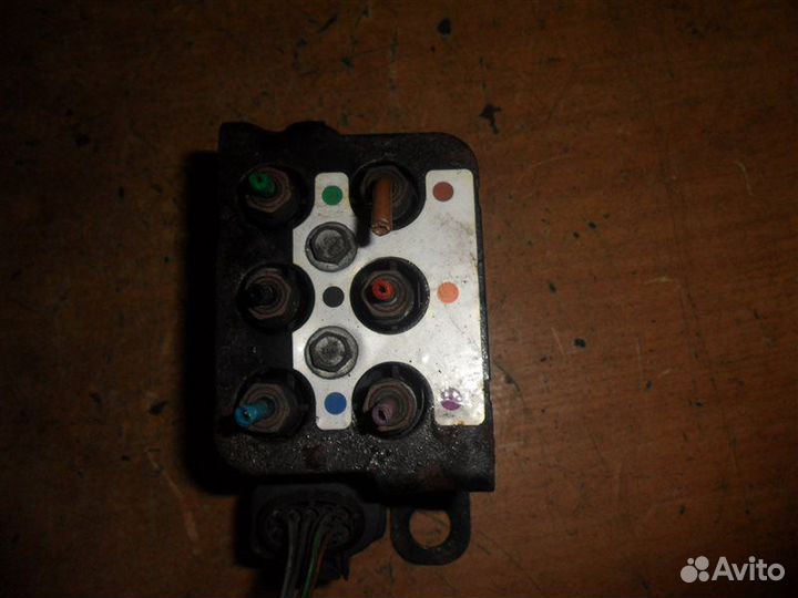 Блок клапанов пневмоподвески Audi A6 Allroad