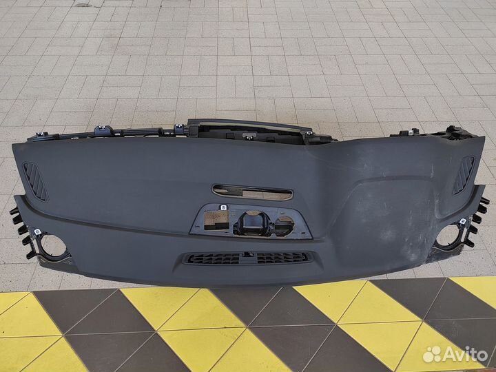 Audi Q7 Торпедо (панель приборов)