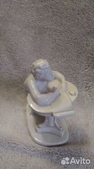 Фарфоровая статуэтка 