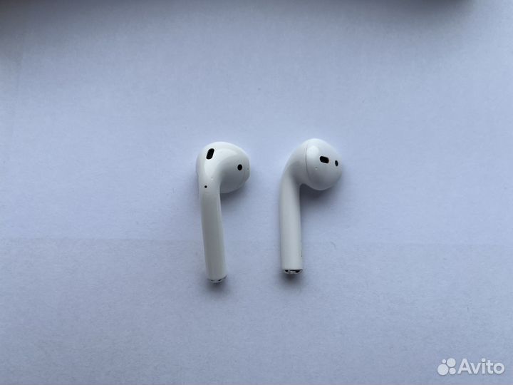 Apple AirPods первого поколения