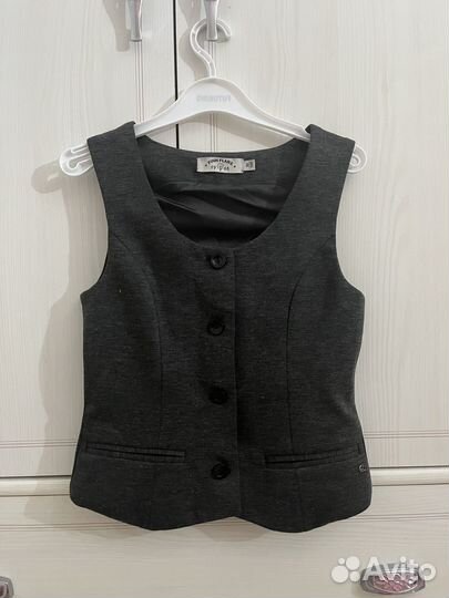 Жилетка серая школьная