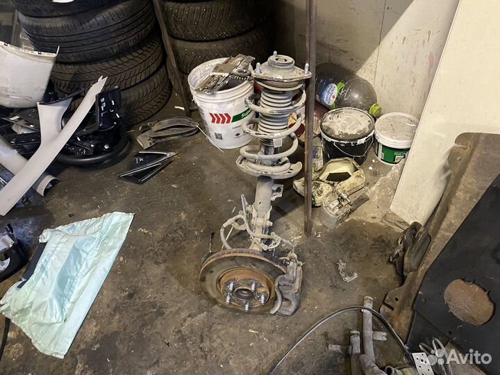 Стойка амортизатора передняя на hyundai i40