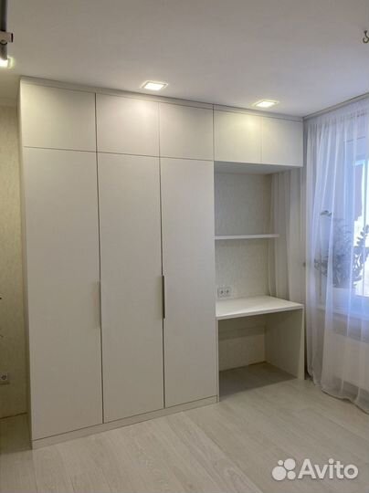 Угловой шкаф