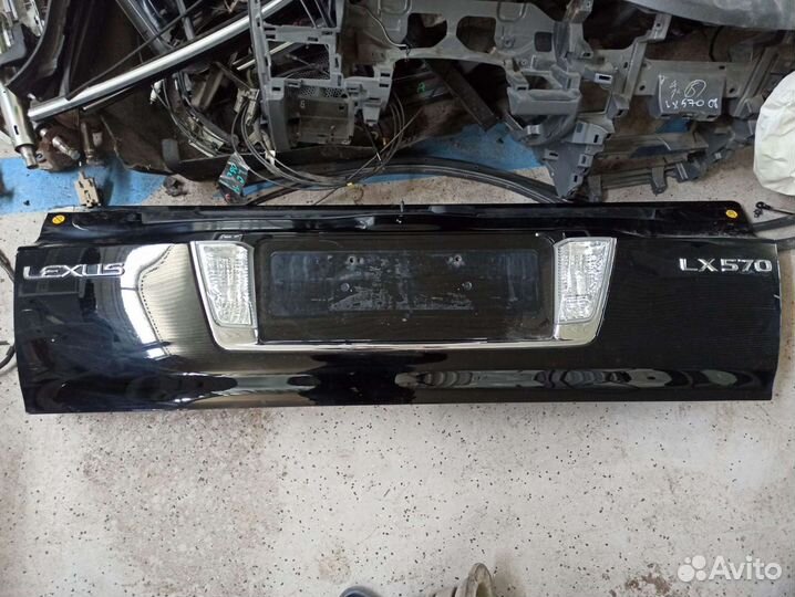 Крышка багажника нижняя чёрная Lexus LX 570