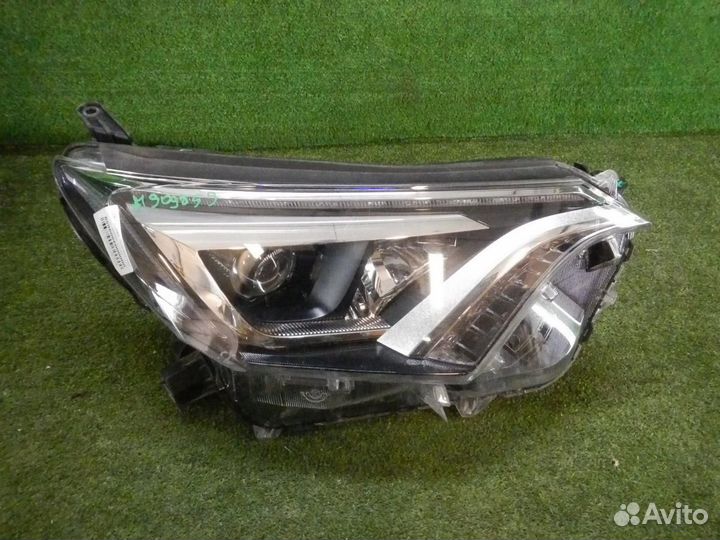 Фара правая Toyota RAV4