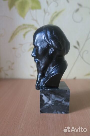 Касли Бюст Некрасова