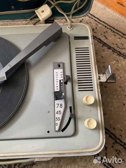 Проигрыватель для виниловых пластинок 