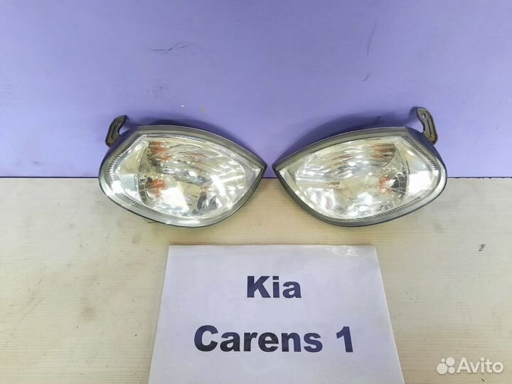 Поворотник Kia Carens, 2001г