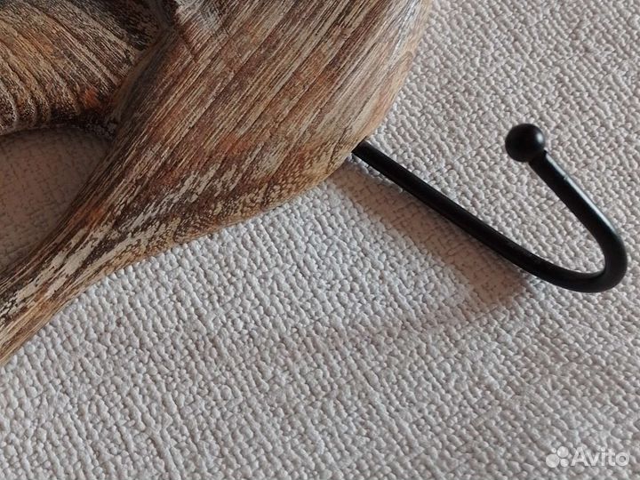 Крючок вешалка настенная