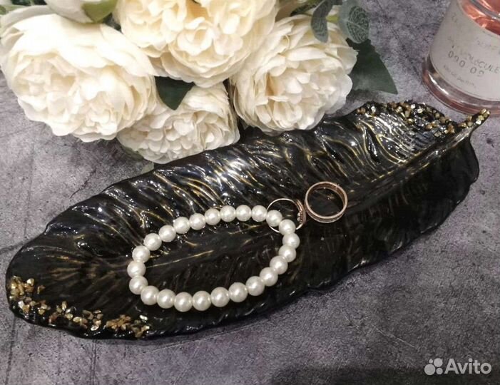 Тарелка - перо из эпоксидной смолы