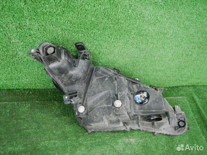 Фара левая Toyota Camry