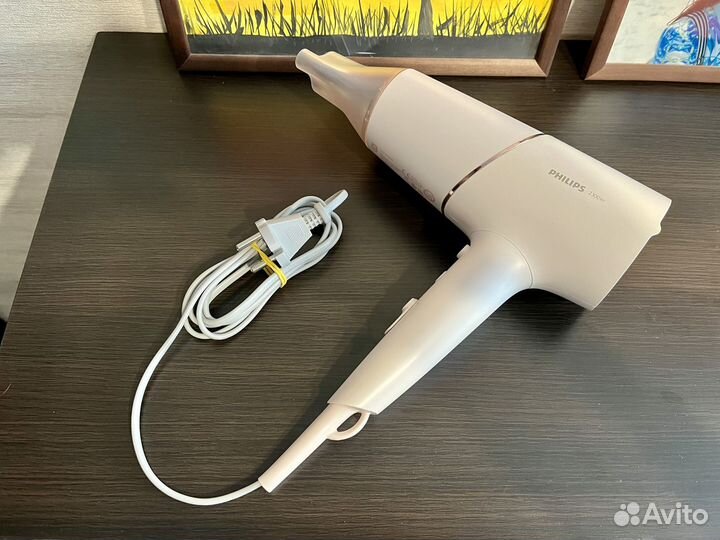 Фен для волос c ионизацией Philips BHD530