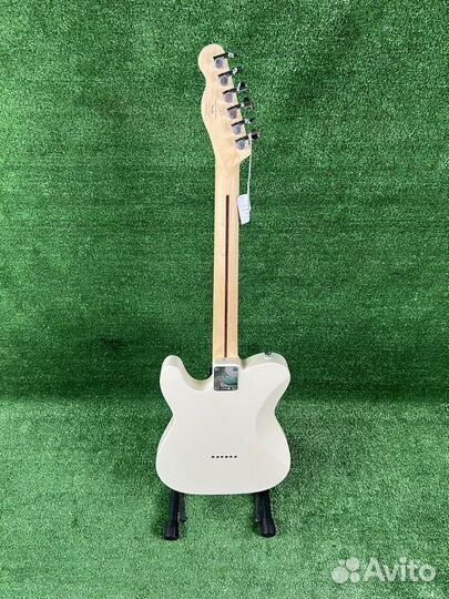 Леворукая электрогитара Squier Telecaster