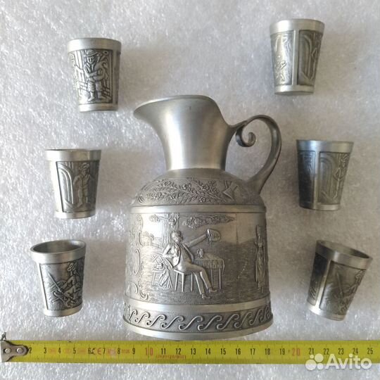 Графин с рюмками