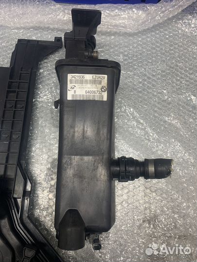 Монтажная плата и расширительный бачок Bmw x3 e83