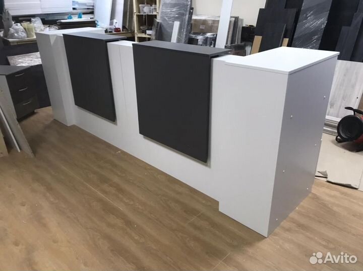 Стойка ресепшн