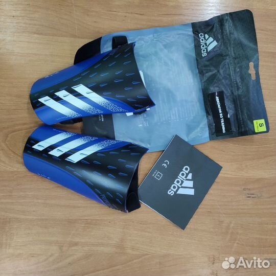 Футбольные щитки adidas