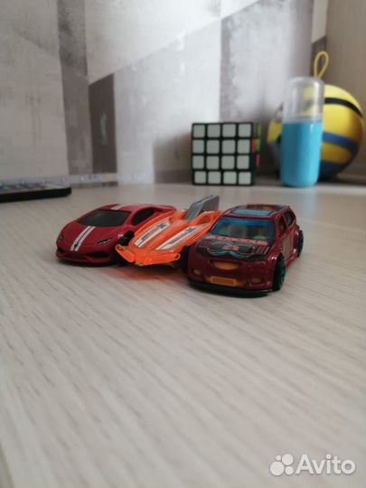 Продам машинки хот вилс 14 шт