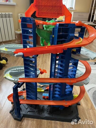 Hot wheels невообразимый гараж
