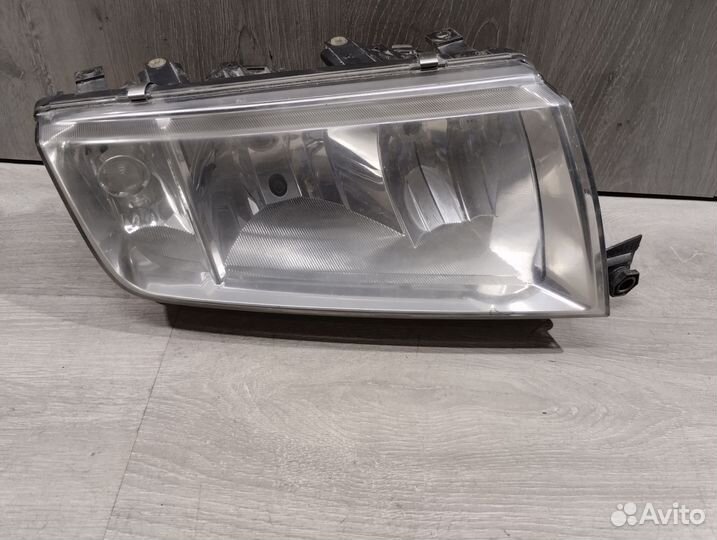 Фара правая Шкода фабия