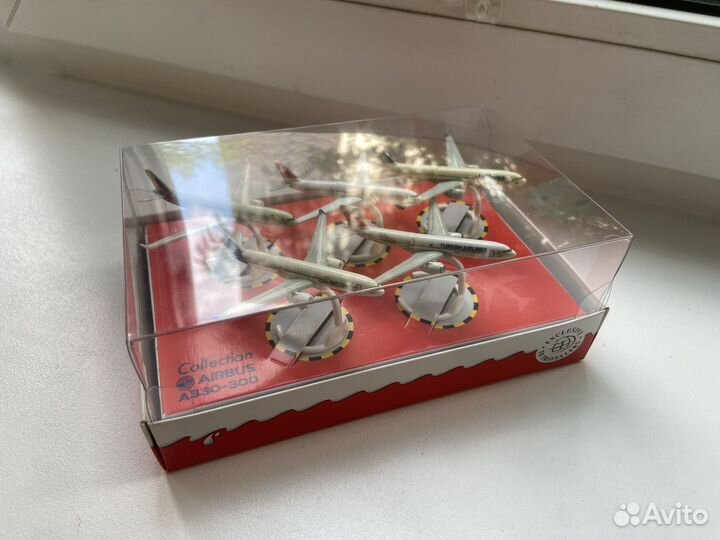 Коллекция Kinder surprise airbus A330-300