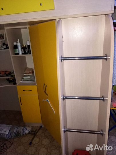 Двухъярусная кровать со шкафом и столом