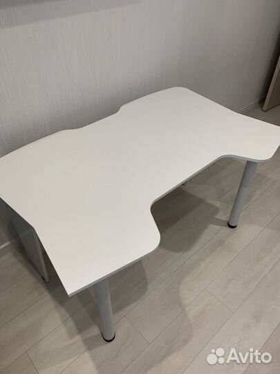 Компьютерный стол геймерский