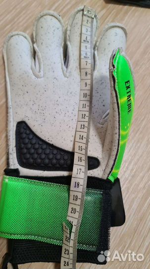 Вратарские перчатки