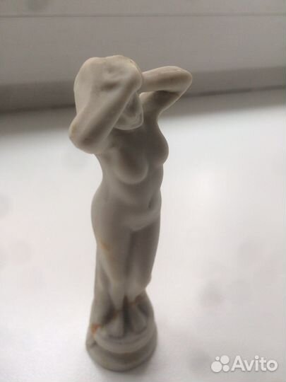 Статуэтка фарфор