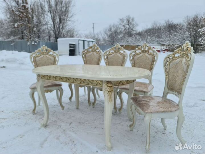 Столы и стулья