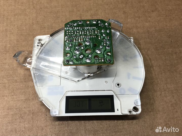 Тахометр Мицубиси Каризма