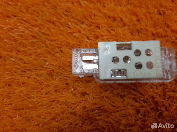 Плафон освещения Audi A6 C6/4F BDW 2005