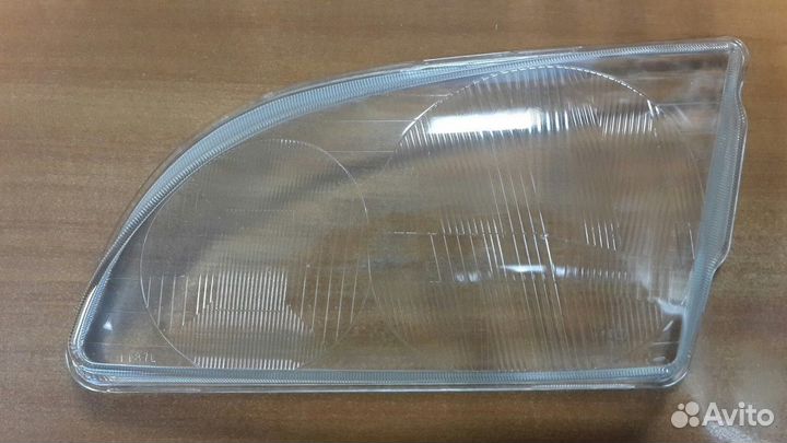 Стекла фар Toyota Avensis AT220 1998-2000