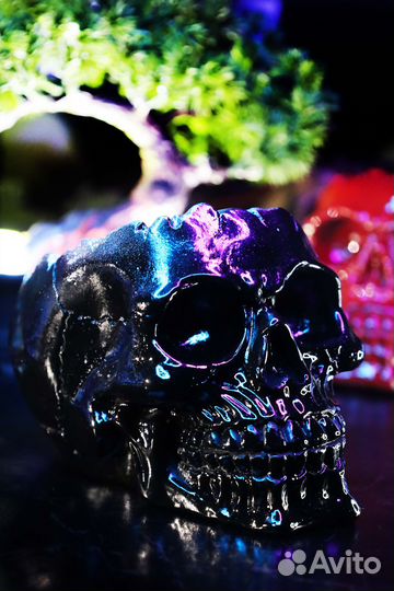 Статуэтка череп черный лак
