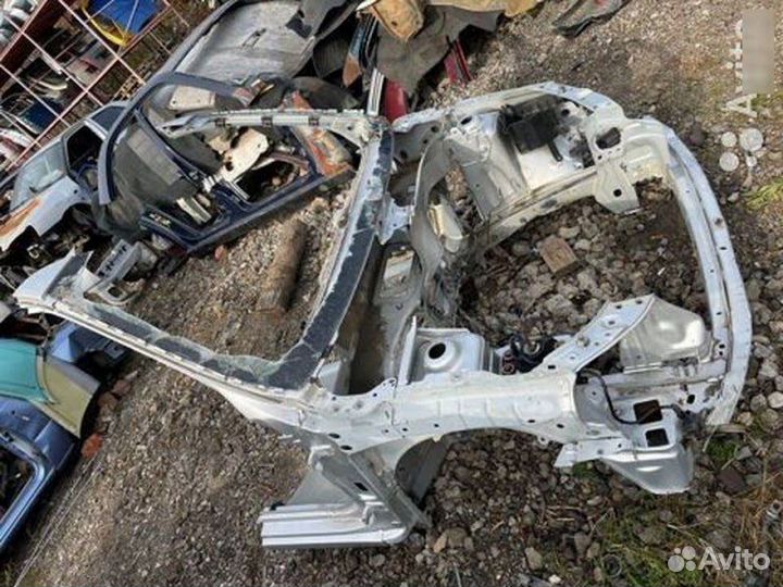 Передняя правая четверть Renault Symbol 2 K4JA712