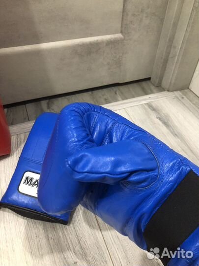 Макивара и перчатки для рукопашного боя