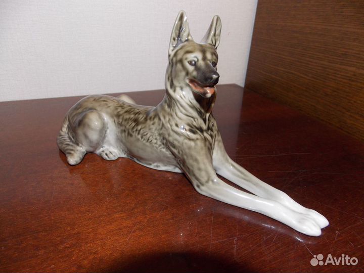 Фарфоровая статуэтка 