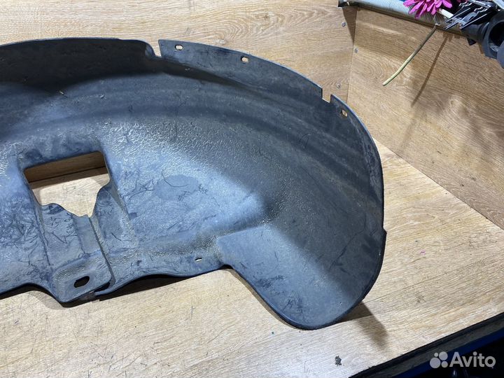 Подкрылок задний левый Volkswagen Touran 1704158
