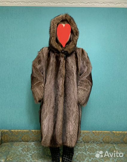 Шуба из енота с капюшоном