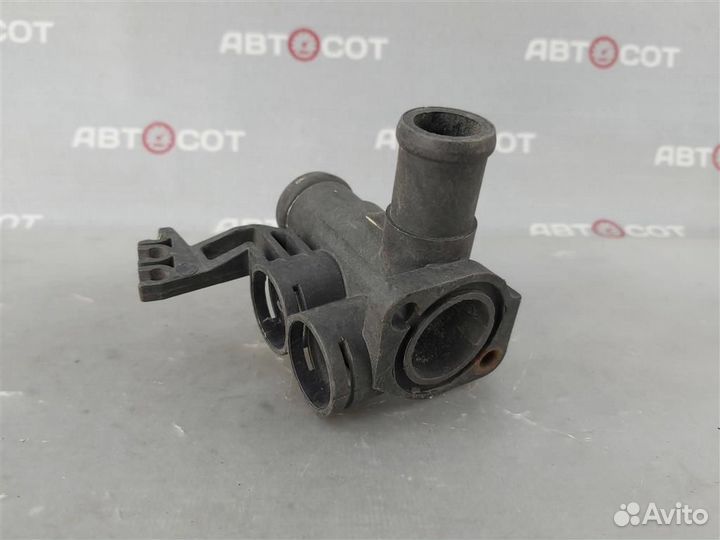 Фланец с уплотнительным кольцом VW Passat (B4) 19