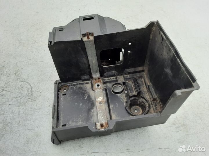 Ниша аккумулятора Ford Focus 2