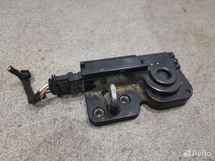 Замок багажника доводчик для Porsche Cayenne S 955