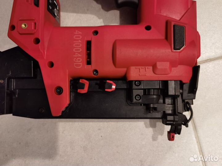 Аккумуляторный нейлер Milwaukee M12 18Ga