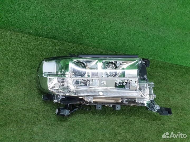 Фара правая Toyota Land Cruiser