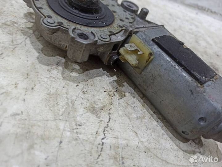 Моторчик переднего правого стеклоподъемника