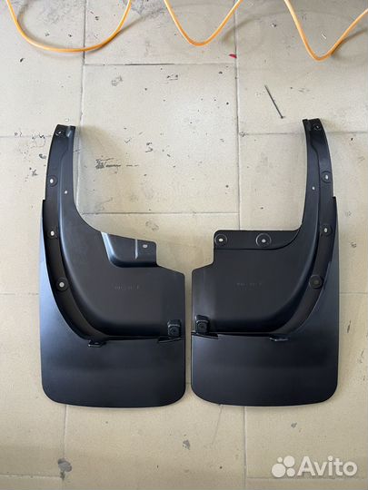 Задние брызговики Land Cruiser 200 2016-2022