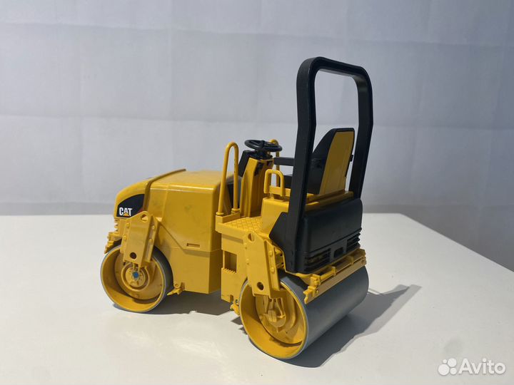Каток Bruder Caterpillar