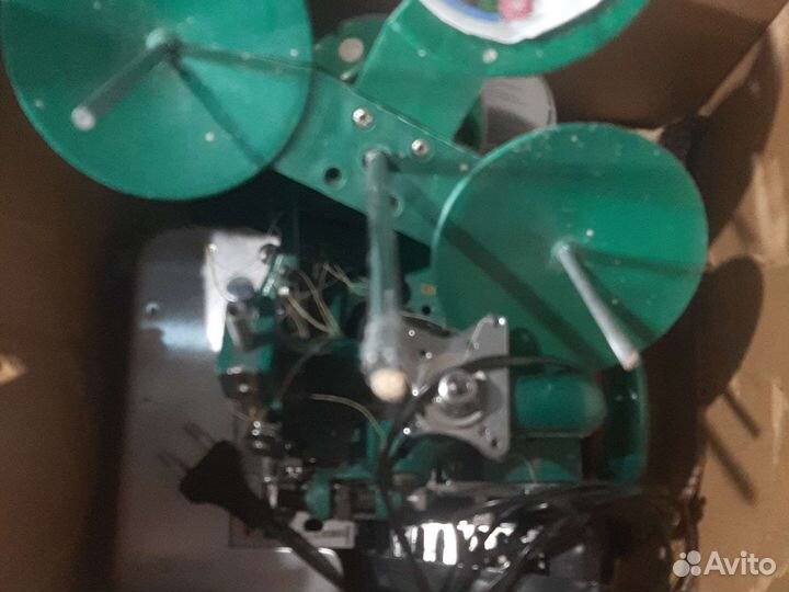 Швейная машинка оверлок