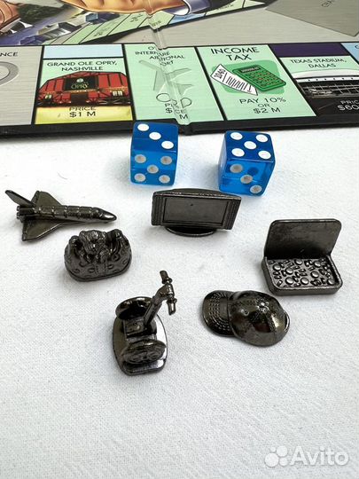 Монополия с кредитными картами привезли из США